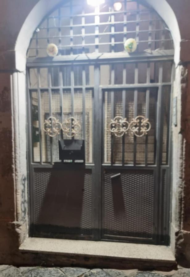 شقة La Casa Di Zia Raf نابولي المظهر الخارجي الصورة